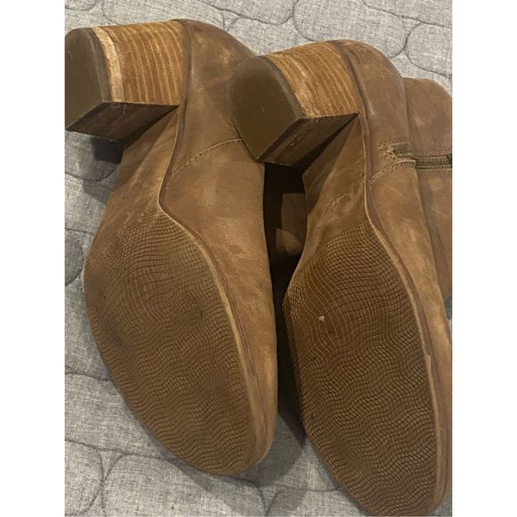 Ladies leather ankle boots by Crown Vintage.  Size 7 1/2 - Picture 5 of 8